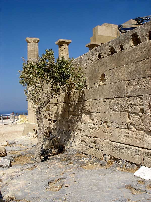 recko-lindos-acropolis